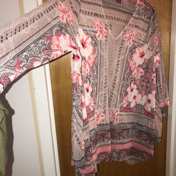 Floral & Paisley Inc International Concepts top - Picture 2 of 5